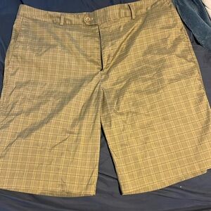 Mens used under armour brown plaid shorts size 38
